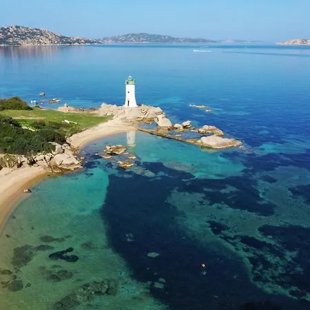 10 Centro - Sulla Piazzetta Di Porto Faro Palau
