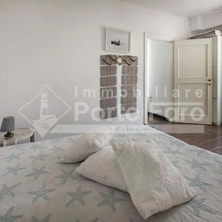 10 Centro - Sulla Piazzetta Di Porto Faro Palau